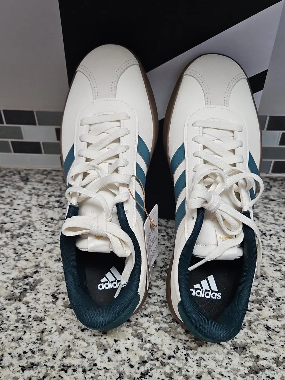 ADIDAS VL COURT SNEAKER, MENS 8, WMNS 9